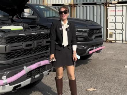 两个皮卡车你会选择霸王龙还是猛禽?#天津港平行进口汽车 #猛禽 #硬派越野 #平行进口车 #皮卡