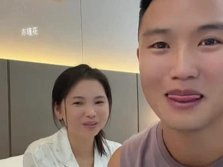 小潘小秋在中国,小叔的房子目前花了十一万多,那天封顶后包工头心慌急忙追债要尾款。