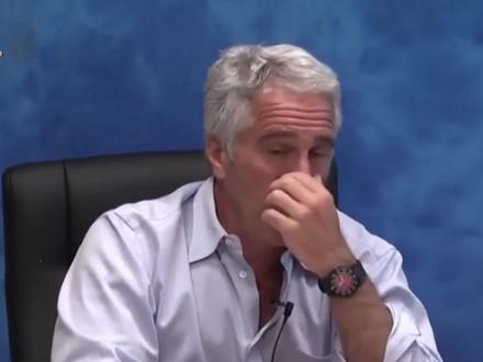 马斯克也没想到,他刚否认上过萝莉岛,就被亲生女儿给卖了 #春节世界观察 #新年囤点专业货 #马斯克 #爱泼斯坦