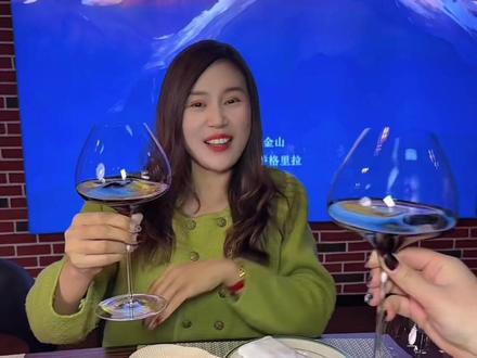保定新地标,不用转场,就能承包你一整晚的所有快乐!#MBOX 摩立方#戒断新派对
#保定新地标 @戒断新派对官方号 戒断新派对官方号
