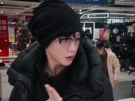 2026第一恐😳。新年快乐🎉 刀马来了,但也是社恐挑战🥹你的新年第一恐是啥??评论区里说说?🤔#手势舞 #刀马刀马 #王宫良