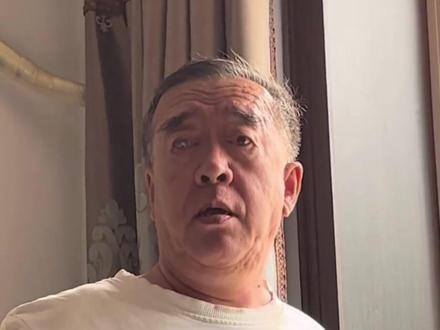 最有用的人叫最没用的人起示,实然发觉目己做了一件最没用的事#搞笑 #起床 #神回复