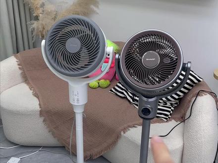 真服了,原来循环扇差距这么大!现在天气越来越热,空调根本开不起想入手一台循环扇,买了夏普的和美的的,没想到对比下来差距这么大!
结论:夏普风精灵循环扇完胜
它这个制冷很快,而且功率小,耗电量也比较低,开一晚上才用了不到一度电,睡眠模式可以设置一整晚,整体吹出来的风很凉快,还自带空气净化,吹出来的风干净清新,体感上更接近自然风,正面直吹也不会头疼,无论放客厅还是卧室都很方便。
风扇家用静音风力大超大/夏季降温神器/风扇/电风扇/风扇落地扇家用/小风扇/暴力风扇/风扇宿舍专用/电风扇落地家用/落地电风扇/吊扇/与辉同行
#夏普风精灵空气循环扇 #空气循环扇 #风扇 #电风扇 #与辉同行
@DOU+小助手 @DOU+上热门 @抖音小助手