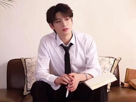 把我的心搞得一团糟还在这里萌萌地笑!#朱志鑫 #情人节 #养成系