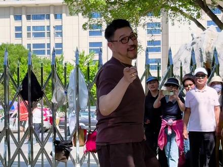火遍全网的裁判舞C位大叔北舞许文飙老师,来紫竹院格子大叔舞蹈队啦!#北京舞蹈学院许文飙 #裁判舞 #全网都在跳这个舞 #当初的爱情匆匆走过