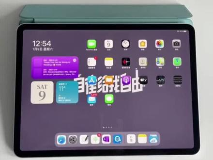 超详细讲解各种iad分屏方法
左右分屏/浮窗/App 内分屏/画中画
有一些教程演示的手势(比如拖动app 图标的同时打开另一个app实现分屏) 目前已经无法实现了,应该跟版本有关。
iPad: iPad pro 2020 11 7
版本:iPad OS14.2
#一人一个pad使用技巧#实用数码技巧分享 #一起聊数码 #平板电脑