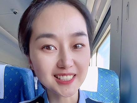 #创作灵感 乘坐动车高铁可以携带多大的行李箱🧳#铁路 #制服