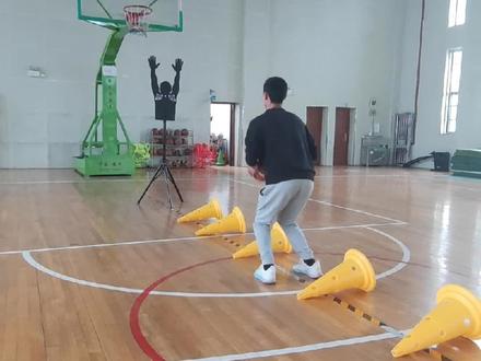 青少年篮球投篮教学#小学生投篮 #篮球训练 #dou上热门 #校园体育 #小学生篮球训练 #上热门 #投篮能力的训练方法#投篮技巧 #欢迎航天英雄回家