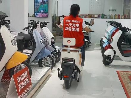 糖糖带新手安全骑行电动车,看完视频还不会的,可以来将军大道台铃店找糖糖#同城精选 #电动车 #万载台铃电动车#电动车小妙招