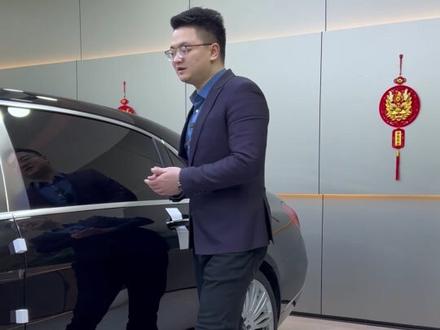 迈巴赫四座才是王者。 16年迈巴赫S400 4MATIC、原厂升级四座、柏林之声、后排独立座椅筒,舒适和豪华感都给你安排到位。#奔驰 #奔驰s级 #奔驰迈巴赫s680 #奔驰迈巴赫s400 #义乌星城名车