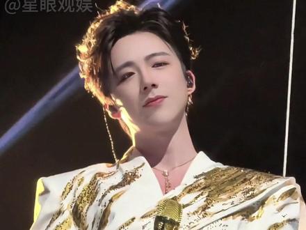 跨年热度榜单看顶流号召力,张凌赫未进前五,檀健次略逊刘宇宁,肖战断层登顶无人争锋#肖战 #张凌赫 #檀健次 #影娱热点团 #内容启发搜索