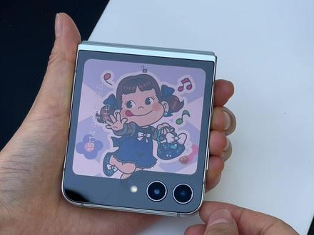 教程:相册-设为外屏壁纸
是不是很简单呀 顺便留下的Zflip5手机颜色吧
#三星第五代折叠屏 #三星zflip5 #折叠屏 #折叠手机 #玩机技巧