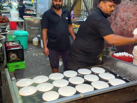 最不像美食的印度小吃,每次只做18块,老板还必须限购 #美食 #印度美食 #抖音年味争霸赛
