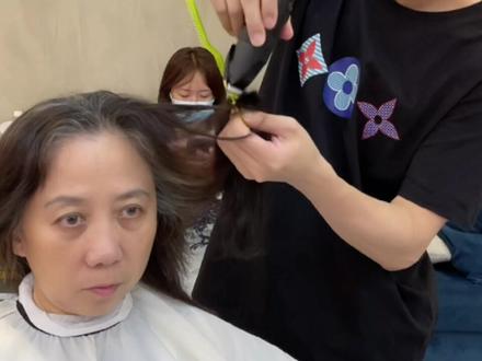 大姐改变完,年轻20岁#北京发型设计 #治愈的剪功 #减龄发型 #变瘦变美变好看 #北京短发 #同城红人榜 #北京发型 #发型决定气质 #宝妈日常