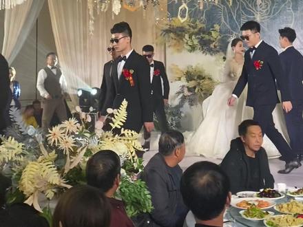 日本山口组送婚戒来了#婚礼现场 #最美婚礼 @抖音小助手