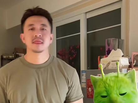 回复 @陶行简的评论 库存有的哈哈哈哈哈哈(加贴纸实则是因为视线没对上)#grr手势舞 #飞船丢了 #小鸡舞挑战 #学跳舞锻炼身体 #精神状态belike