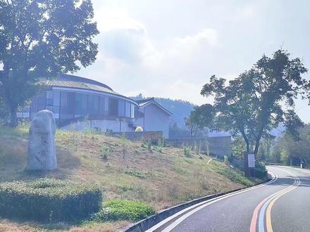 探秘彭祖山,一场穿越千年的养生之旅 你们知道吗,位于四川眉山市彭山区的彭祖山,它不仅承载着深厚的历史文化底蕴,更以其独特的自然景观和养生之道,成为现代人追寻心灵宁静与健康生活的理想之地
#彭祖山景区 #景区打卡