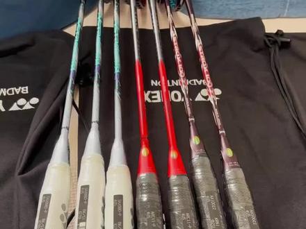 26版尤尼克斯高端球拍🏸🏸
新批次的yy底盖
全部替换成金属拉丝底盖
以后带字母的底盖全部是绝版了