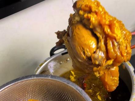 自己在家做卤牛肉太简单了,好吃的同时切出来还不能散,搭配上我这个蘸水真的很无敌😃#卤牛肉 #实在太好吃了