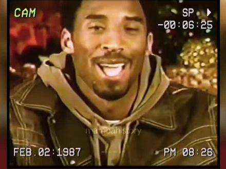 重温科比唱圣诞快乐
大家说他唱的好听吗?