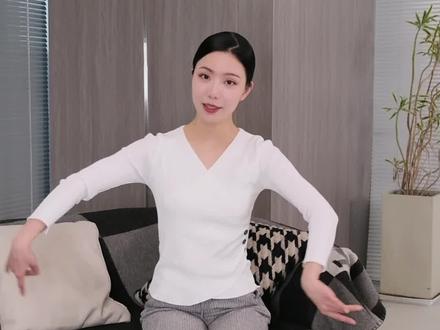 #揉球 #形体舞蹈 超详细的揉球教程来啦,很多人这个动作做不好,玉竹老师慢动作讲解这个动作,希望喜欢这个动作的姐妹们能抓住动作要点#形体 #古典舞