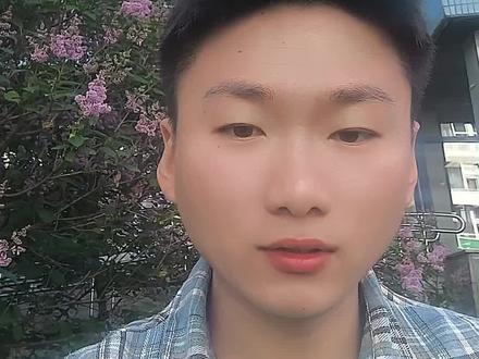 刚刚看到今年高考人数突破1335万,,当1300多万的数字化作考场里沙沙作响的笔尖,河南的孩子们正以千万分之几的概率,在试卷上书写命运。凌晨五点的路灯下,是你们背诵的身影;深夜十一点的书桌前,是你们刷题的坚持。山河四省的苦,河南学子最懂——千军万马过独木桥,这一场战役,你们扛着远超其他省份的竞争压力,却依然咬牙向前。
但请记得,高考从不是人生的唯一赛道。世界的舞台足够宽广,留学之路正为你们点亮另一盏灯。不必困在“一考定终身”的焦虑里,当你们把目光投向海外,会发现更广阔的天地
那些日夜苦读的坚持,不会被辜负;那些对未来的憧憬,终会找到出口。无论是高考还是留学,你们都有改写人生剧本的权利。愿你们既有破釜沉舟迎战高考的勇气,也有拥抱世界、重新选择的底气。这个夏天,无论走向何方,属于你们的星辰大海,终将抵达。——我在莫斯科等你们#高考人数突破1350w #高考加油 #海外留学申请 #河南高考dou助力 #高考人数历史新高