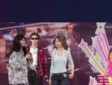 琦少去和朋友h当特邀嘉宾啦@琦少