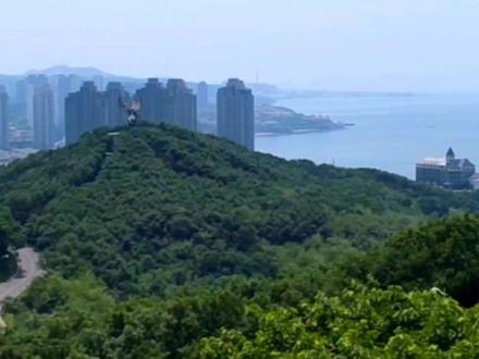 游大连开发区童牛岭,亲近大自然,登飞碟观景塔近距离看童牛飞天