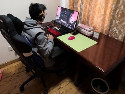 是谁在比赛台上? #瓦 #csgo #外设