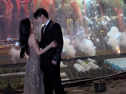 七彩祥云一次看够! 请你看今年最美烟花秀,新年快乐#跨年#跨年烟花照我先拍了 #七彩祥云#2026你好出色#瓜子二手车