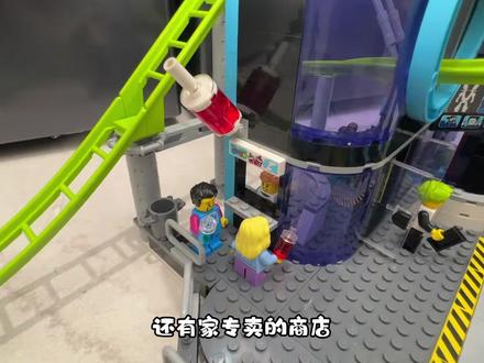 乐高火车绕家大冒险,每站都惊艳 乐高终极绕家大冒险!用 600 + 根轨道(柔性 / 直轨 / 弧形)搭建 “贯穿全屋 + 后院” 的火车线路,搭配 12 个 “脑洞场景”—— 从洗衣房电子游戏乐园到冰箱冰雪小镇,从浴室水上乐园到鬼屋惊魂关卡,再到后院热带海岛,每站都藏着千块积木的巧思与互动机关,马达驱动的火车还分 “经济舱 / 头等舱”,堪称 “乐高玩家的儿时梦想照进现实” #乐高 #乐高积木 #乐高积木搭建 #乐高moc