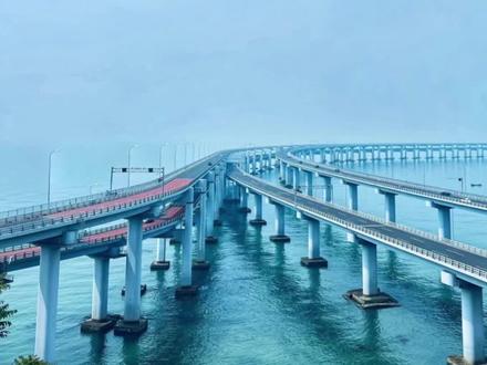 2023青岛海上马拉松在胶州湾大桥开跑,赛道补给: 猪蹄、大虾、馒头、脂渣、啤酒、地瓜干#青岛