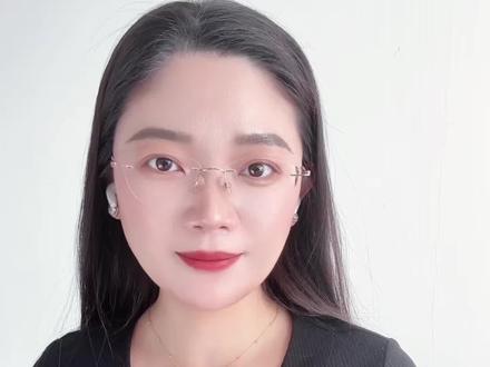 家事法庭:爱人到高院工作,楼律师为什么坚决要离婚?#家事法庭
我很庆幸楼律这个角色给大家呈现了女性的更多可能,非常果断,没有委曲求全,也不是必须为了爱情和家庭放弃自己的职业。一路走来的爱情不容易,一路拼来的事业更不容易啊!
