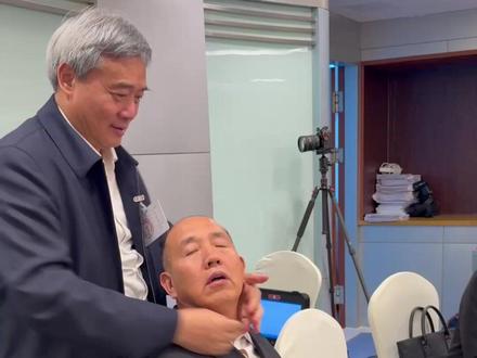“宋氏针法”两会返场,针灸推拿停不下来! #两会代表委员有话说 #2026全国两会 #宋兆普