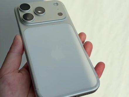 这才多久啊!苹果17就掉漆了。。。 #iPhone17 #数码科技 #苹果17手机壳