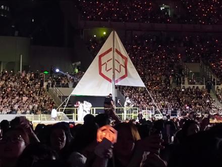 很多人不理解为什么要重复看演唱会
因为音乐有使人共情的能力
深圳20分钟17首翻唱串烧
听不一样的声音诠释属于青春的歌曲
#颜人中深圳演唱会 @颜人中