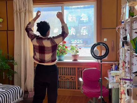 #元旦假期 #大扫除 #宅家 @抖音创作灵感 #收拾厨房 这次放假没有选择会娘家,也没出去玩,我们就宅家过二人小世界,只想让自己好好休息😊😊
收拾厨房卫生,开始进入年底清理卫生😜😜