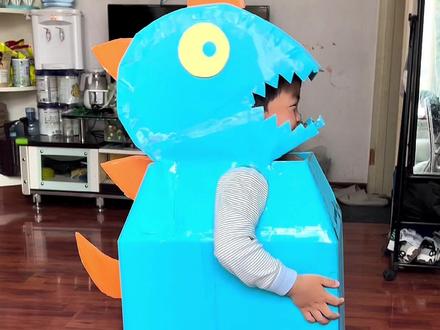 一个旧纸箱,简单几步改造成恐龙玩具,孩子能开心好几天!也让童年增添一份美好回忆!#旧物改造 #纸箱改造