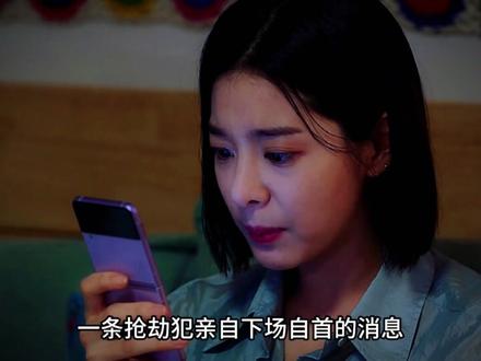 世界还是太颠了,有朝一日居然能在抖音看到抢劫犯本人站出来还原犯罪现场。#蓝战非#万万没想到