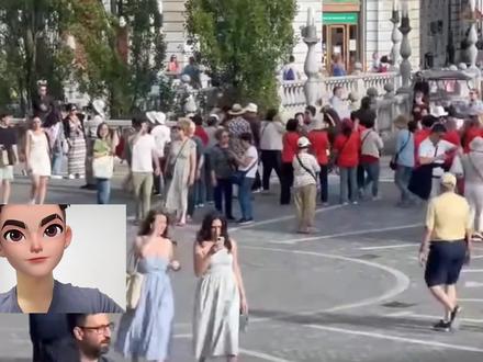 外网:各国人民入乡随俗跪拜泰王,为啥中国人站的笔直