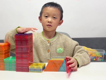挑战100种磁力片拼搭 Lucky今天搭的是独木桥滑滑梯#爸爸带娃 #益智玩具 #磁力片