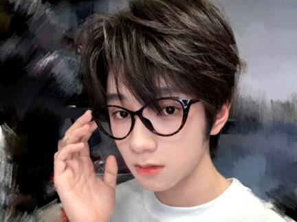 王橹杰请以后都走花路好吗?
˃ ˄ ˂̥̥ #唯粉 #王橹杰 #王橹杰以后请走花路