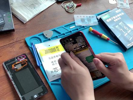 将顿 OPPO R15换电池教程r15梦境版更换手机内置电板维修拆机视频讲解#r15 #OPPO换电池 #r15梦境版 #r15星云 #数码科技 #拆机 #男人的玩具 #电子产品 #苹果手机 #电子元器件 #动力电池 #手机液晶屏幕总成 #开箱