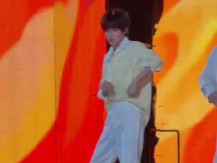 魏子宸随舞cut全记录版 #tf新年音乐会 #魏子宸#魏子宸舞台型人格#魏子宸把TFBOYS师兄的舞全跳了#tf家族