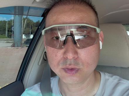 小白一周真实测试了一下 Codex的感受 以前我以为 AI 只是帮你写写文案、聊聊天,真正用了之后才发现,它更像一个会执行任务的助手。
普通人不一定要懂很多技术,但一定要学会把自己的想法说清楚,让 AI 帮你拆步骤、写方案、做执行。
这条视频就是我的真实体验:Codex 到底值不值得用?普通人能不能靠它提升效率,甚至改变收入?#Codex #AI工具 #普通人如何赚钱 #AI提效 #一人公司