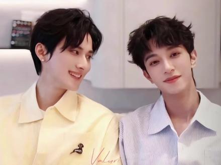 滑雪vlog部分奖励的切片
ps:沛恩妈咪真的好可爱~父神那张脸也是很能打~好帅啊~#江衡 #李沛恩 #奖励cp #江衡李沛恩 @抖音小助手 @抖音创作小助手