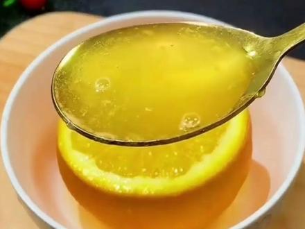 流感高发!孩子咳嗽不止、嗓子疼,医生教你居家应急:盐蒸橙子,“连肉带汤直接吃,有止咳化痰的效果”(记者:婧璇 美好)#流感 #健康 #妙招
