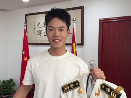 还得是浪花白呀#退役 #曾嵘 #正能量