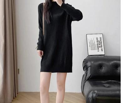 #女装#今天穿什么#每日穿搭#穿搭是为了取悦自己
连衣裙秋冬高级感新款宽松慵懒风过臀中长款毛衣裙大衣打底内搭裙