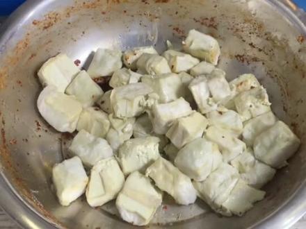 #霉豆腐 #美食制作过程 #这样的手艺很少见了
这霉豆腐咋这么好玩啊